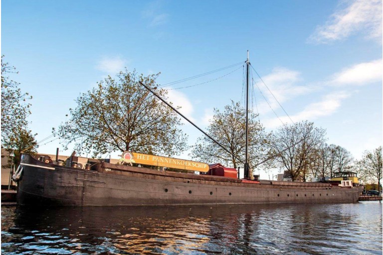 Restaurant vessel, 96 seats
