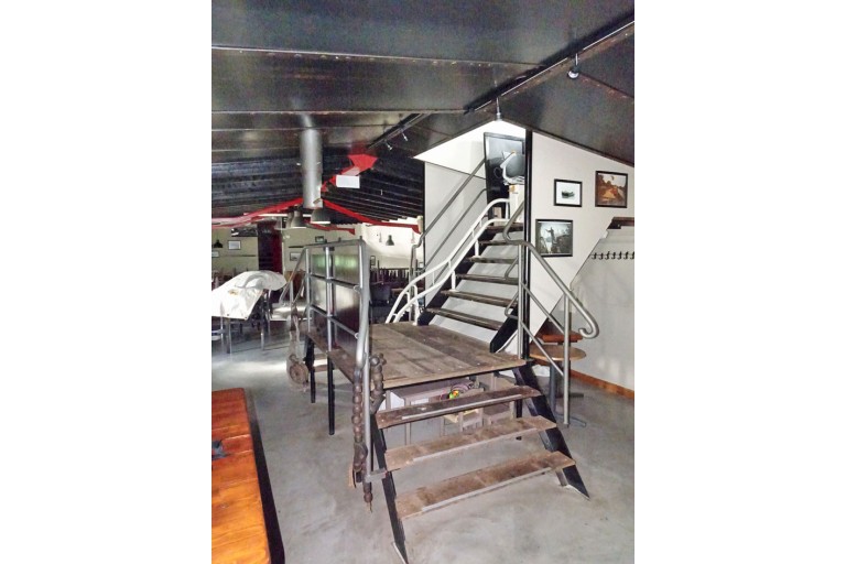 Restaurant vessel, 96 seats