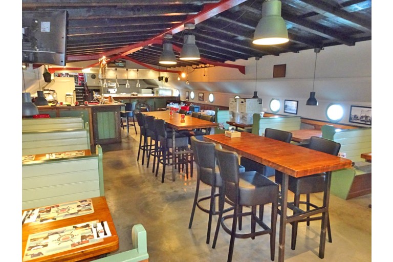 Restaurant vessel, 96 seats