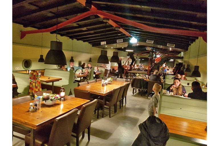 Restaurant vessel, 96 seats