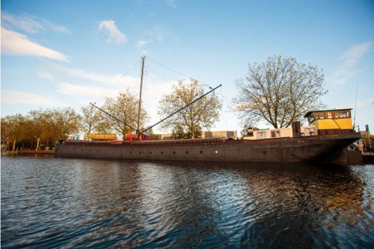 Restaurant vessel, 96 seats