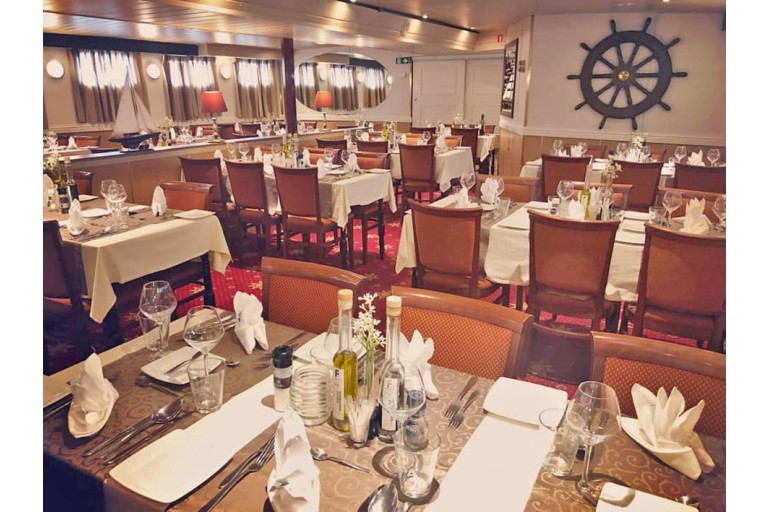 Bateau Logement passagers 100 passagers