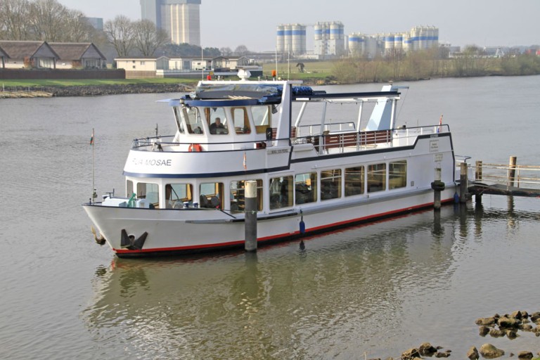 Day passenger ship 120 pax