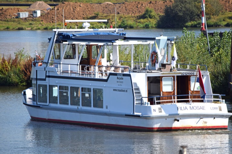Day passenger ship 120 pax