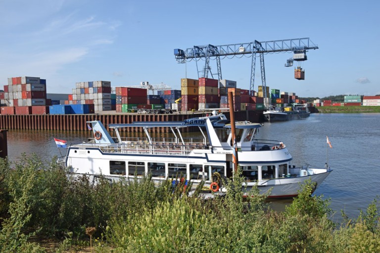 Day passenger ship 120 pax