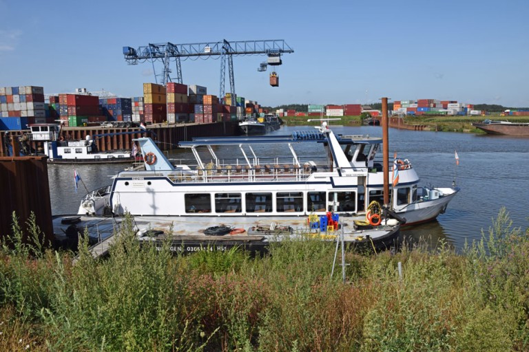 Day passenger ship 120 pax