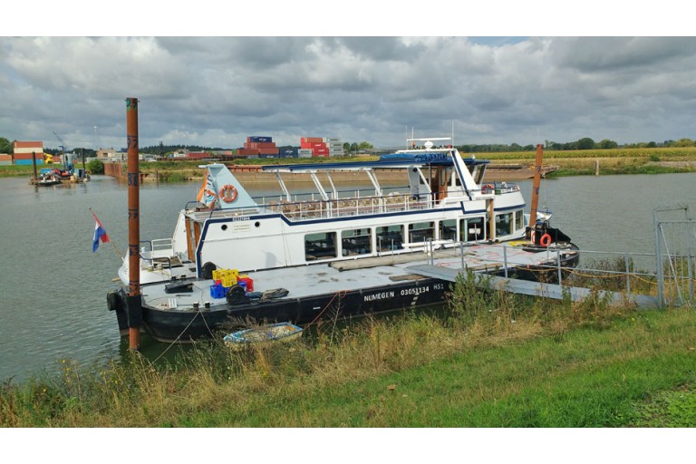 Day passenger ship 120 pax