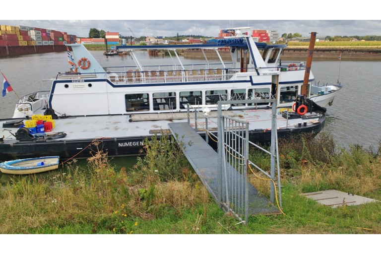 Day passenger ship 120 pax