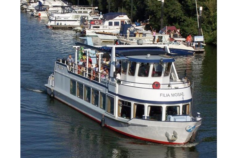 Day passenger ship 120 pax