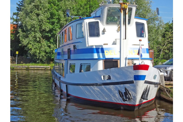 Day passenger ship 100 pax