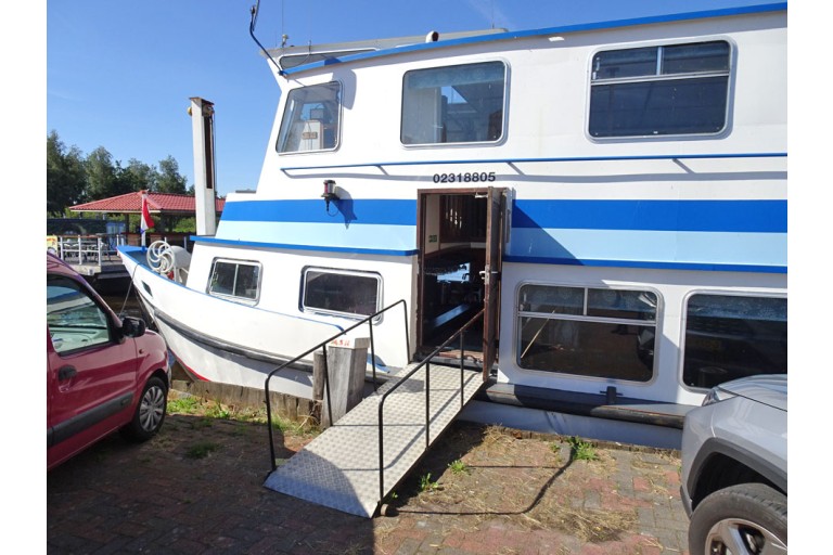 Day passenger ship 100 pax