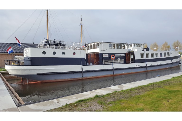 Hotel / Passenger ship 18 pax