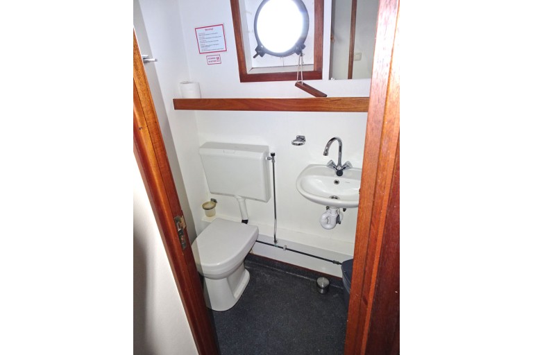 Hotel / Passenger ship 18 pax
