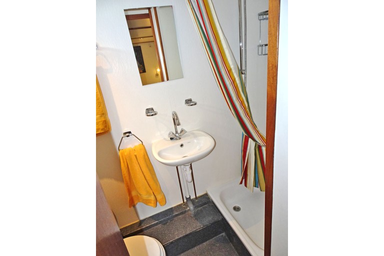 Hotel / Passenger ship 18 pax