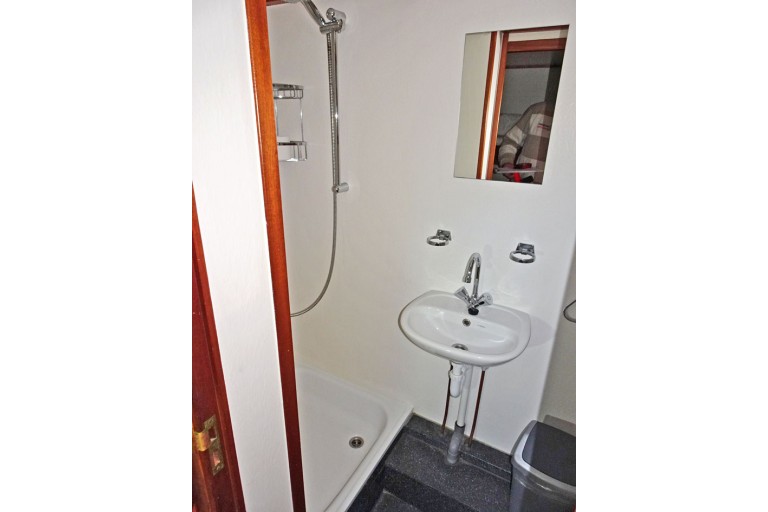 Hotel / Passenger ship 18 pax