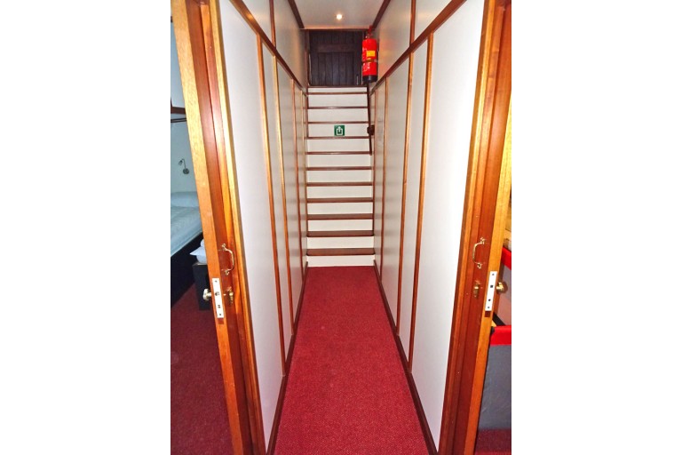 Hotel / Passenger ship 18 pax