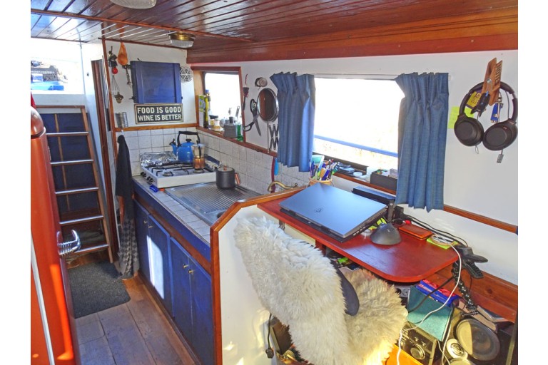 Dutch Barge 13.80