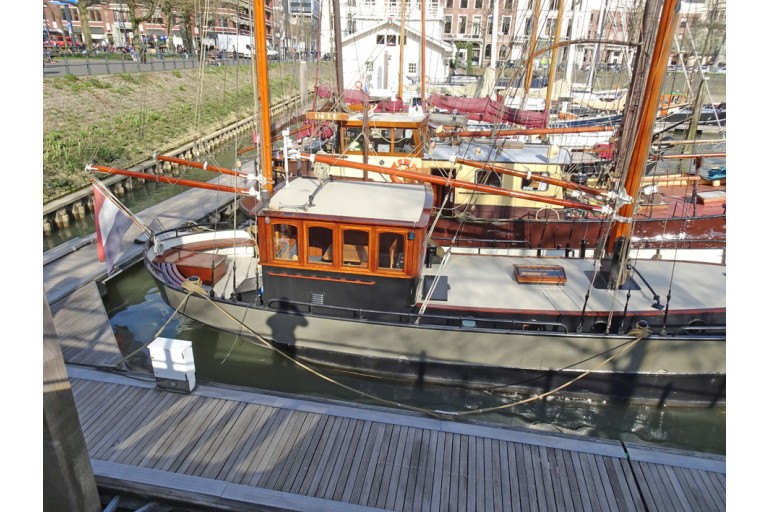 Cutter 14.95 sailing Live Aboard