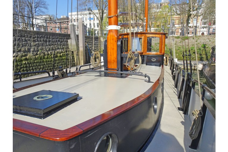 Cutter 14.95 sailing Live Aboard