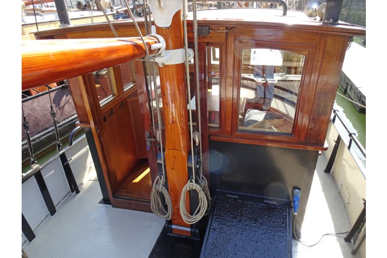 Cutter 14.95 sailing Live Aboard