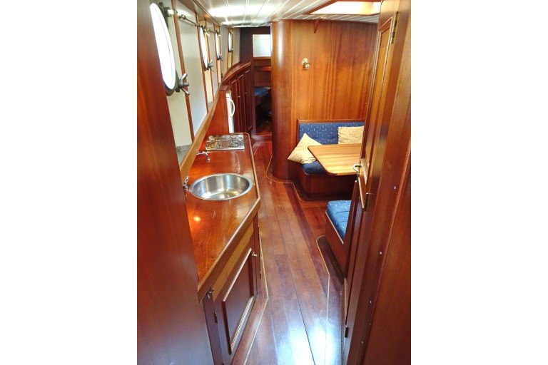 Cutter 14.95 sailing Live Aboard