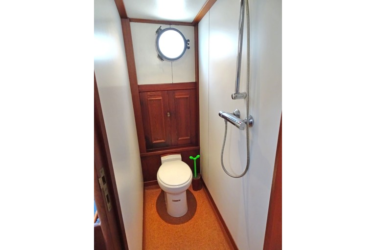 Cutter 14.95 sailing Live Aboard