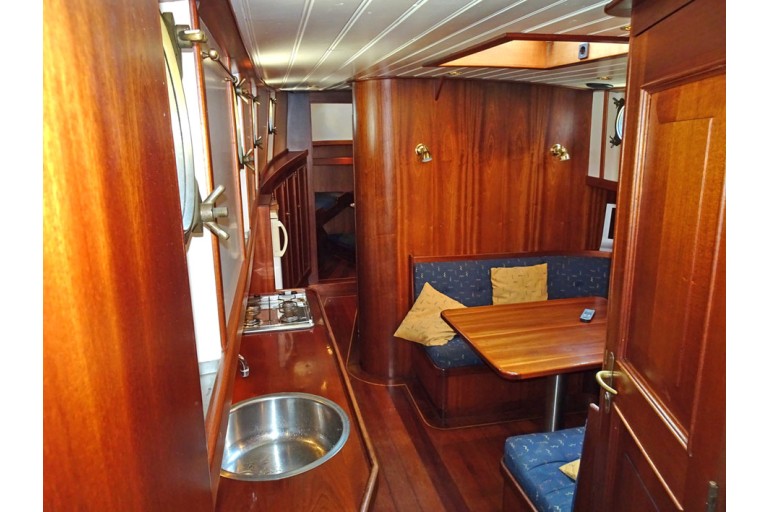 Cutter 14.95 sailing Live Aboard