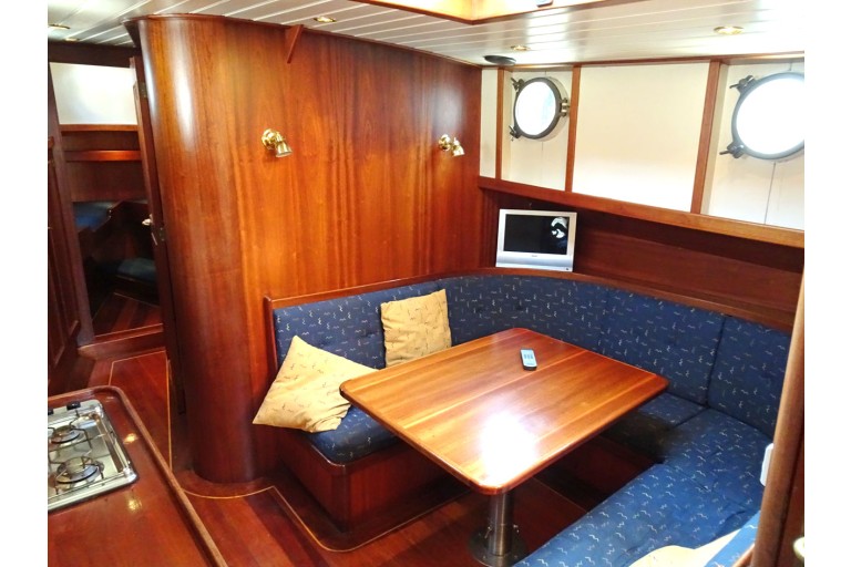 Cutter 14.95 sailing Live Aboard