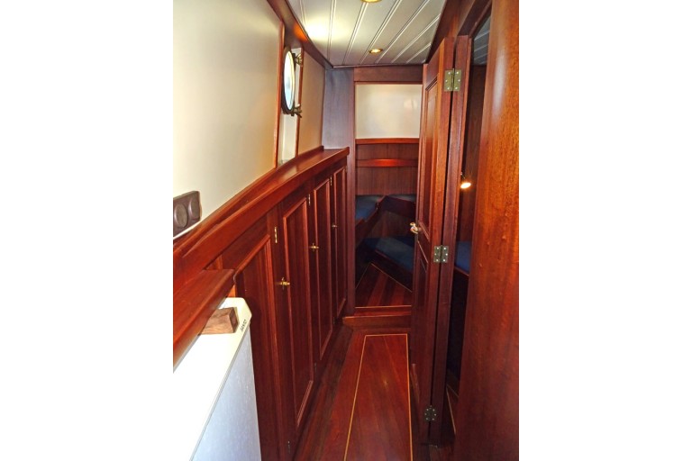 Cutter 14.95 sailing Live Aboard