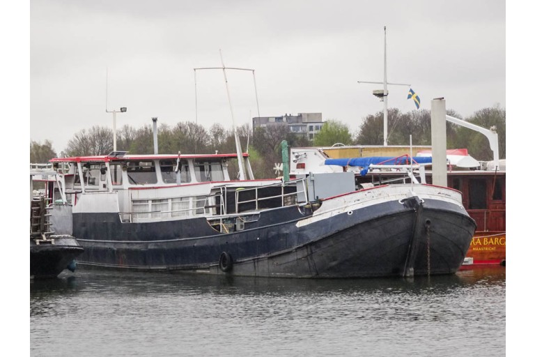 Dutch Barge 26.18 with TRIWV