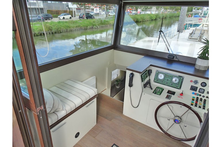 Dutch Barge / Katwijker 25.38 with TRIWV