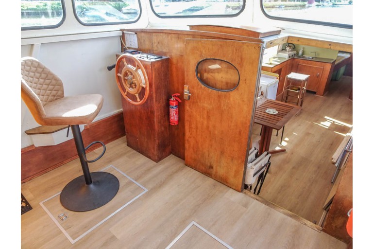 Dutch Barge 15.22