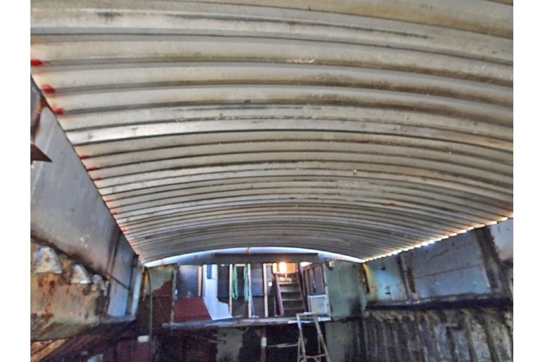 Luxe Motor 24.95 hull with ES-TRIN