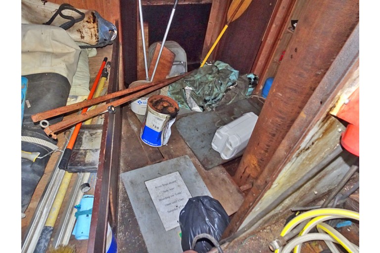 Luxe Motor 24.95 hull with ES-TRIN