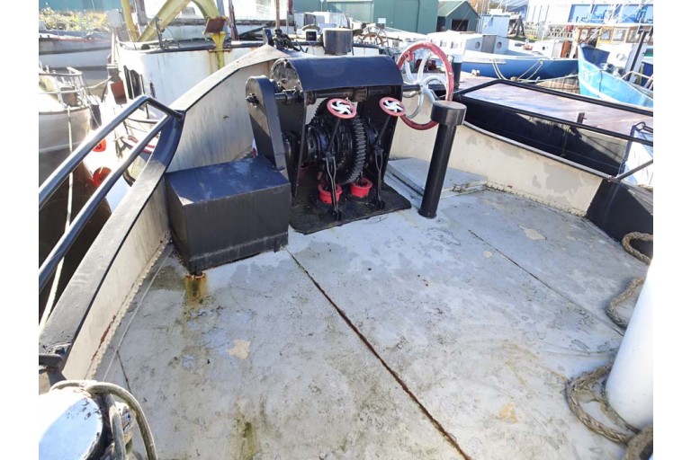 Luxe Motor 24.95 hull with ES-TRIN