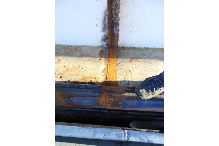 Luxe Motor 24.95 hull with ES-TRIN