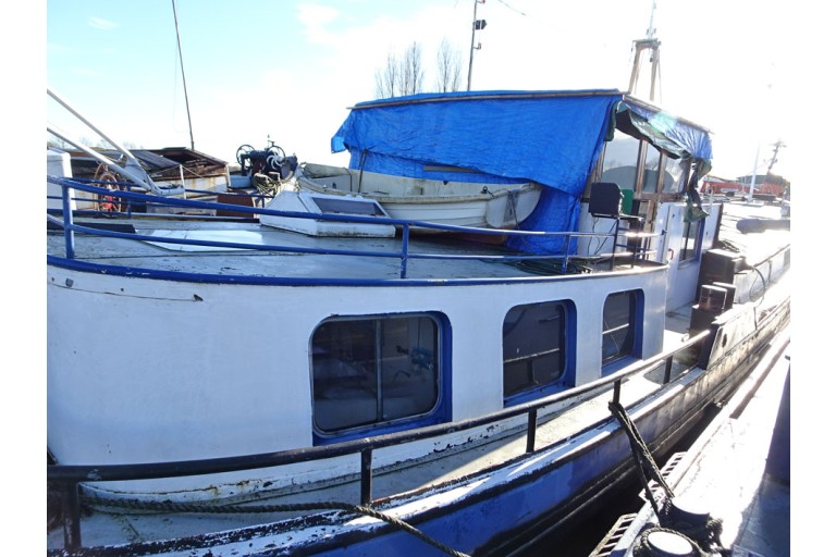 Luxe Motor 24.95 hull with ES-TRIN