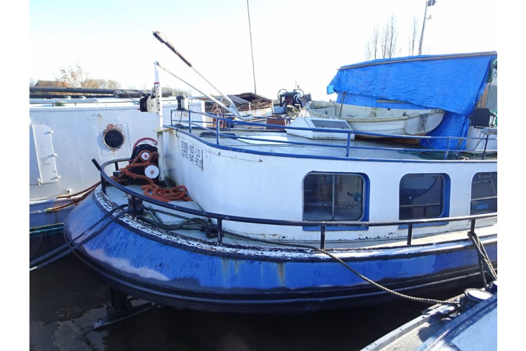 Luxe Motor 24.95 hull with ES-TRIN