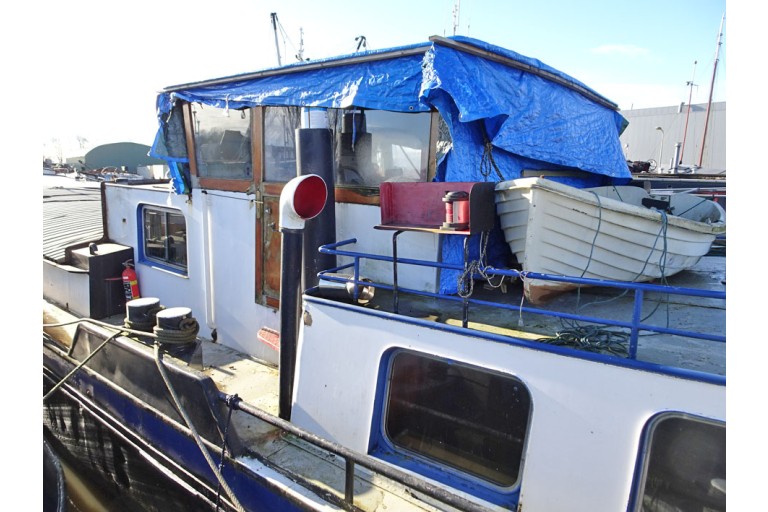 Luxe Motor 24.95 hull with ES-TRIN