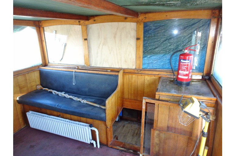 Luxe Motor 24.95 hull with ES-TRIN