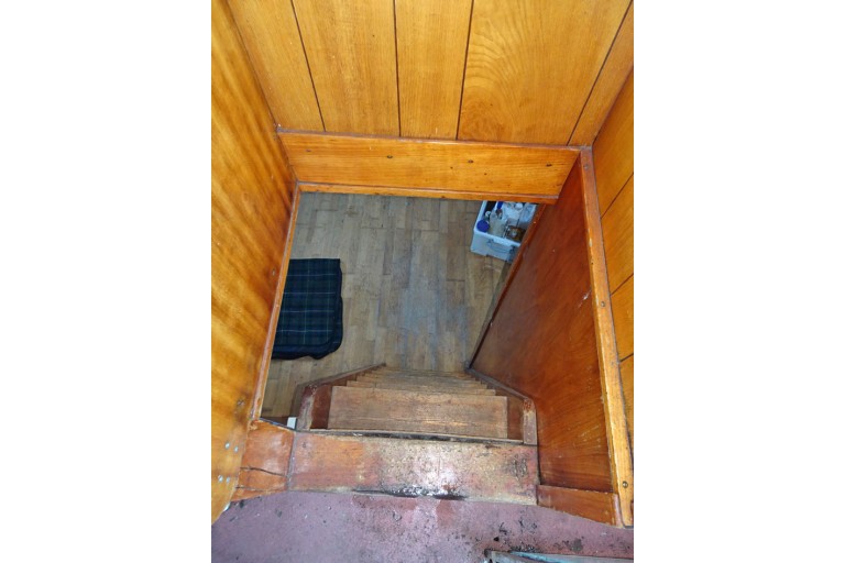 Luxe Motor 24.95 hull with ES-TRIN