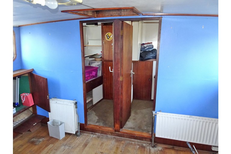 Luxe Motor 24.95 hull with ES-TRIN