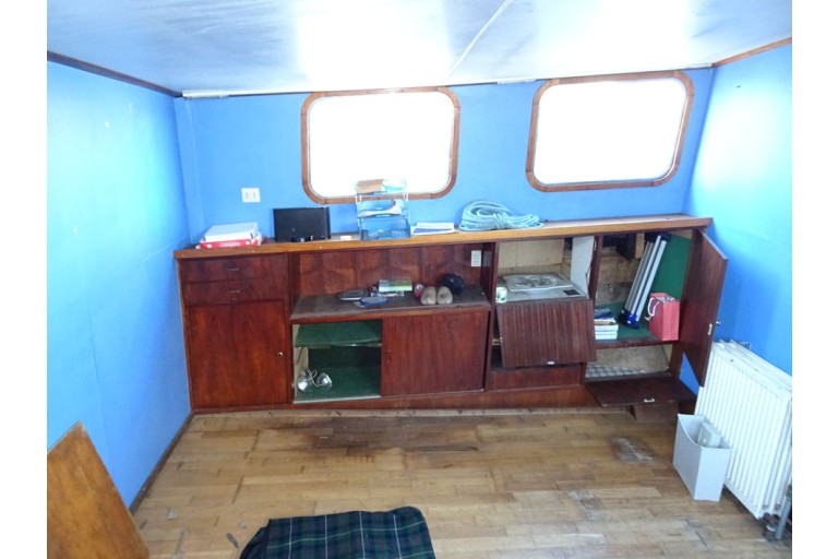 Luxe Motor 24.95 hull with ES-TRIN