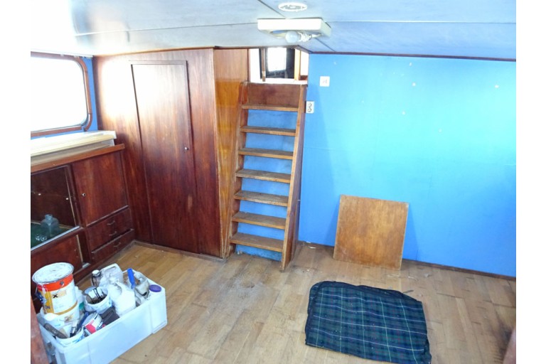 Luxe Motor 24.95 hull with ES-TRIN