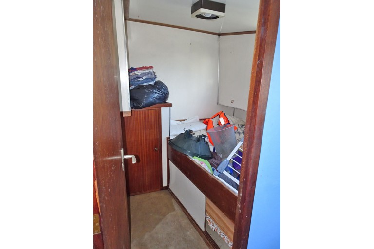 Luxe Motor 24.95 hull with ES-TRIN