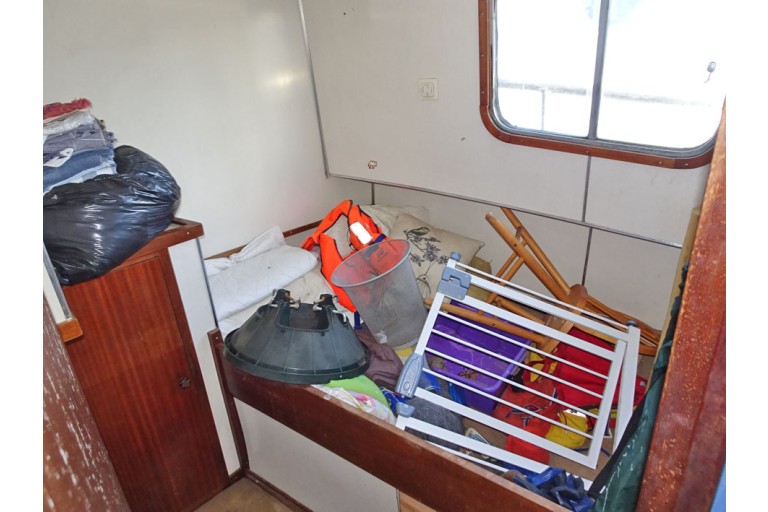 Luxe Motor 24.95 hull with ES-TRIN