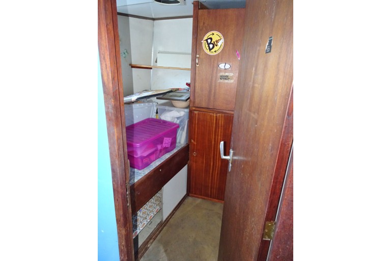 Luxe Motor 24.95 hull with ES-TRIN