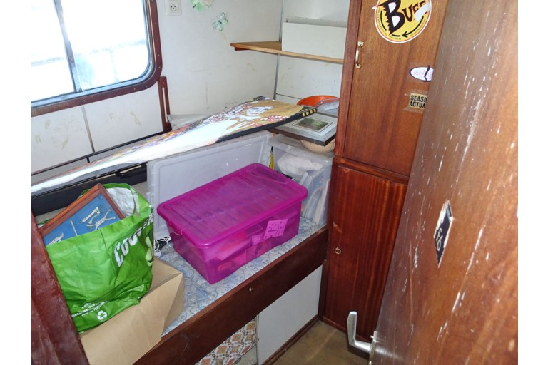 Luxe Motor 24.95 hull with ES-TRIN