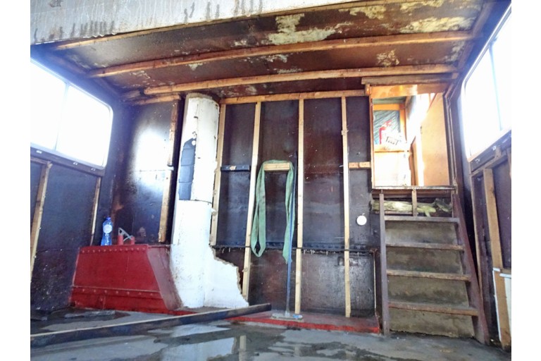 Luxe Motor 24.95 hull with ES-TRIN