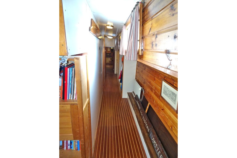 Dutch Barge 24.72 with TRIWV